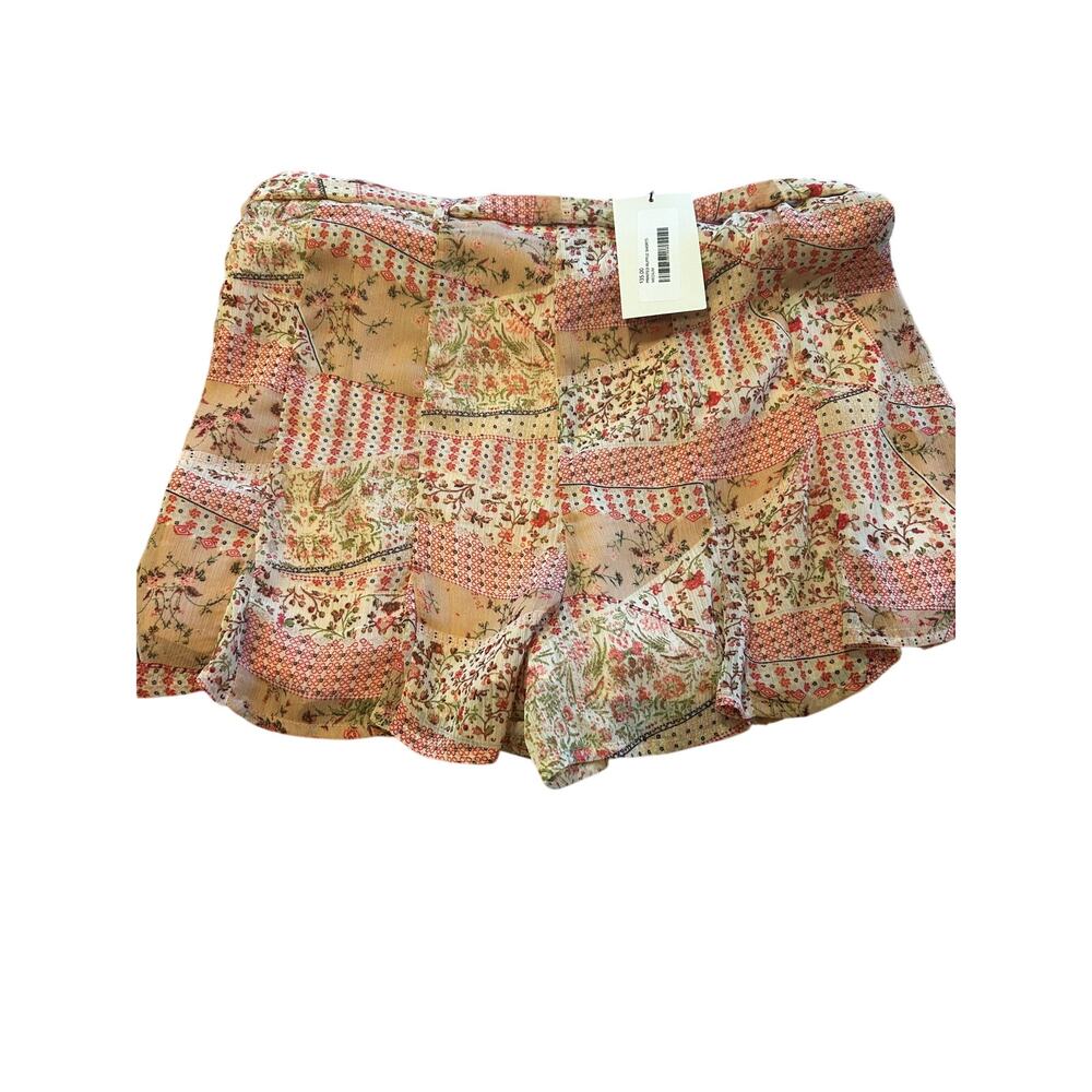 🌸 Paper Crane Patchwork Floral Shorts – Size Medium – New With Tags